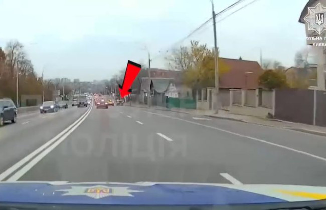 В Киеве наказали водителя, который проехался по полосе для маршрутных транспортных средств — видео