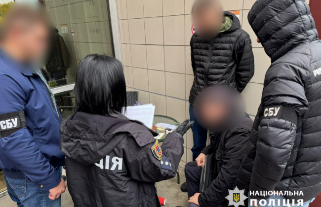 На Одещині затримали двох чоловіків, які за 17 тисяч доларів обіцяли «відкупити» військовозобов'язаного від служби