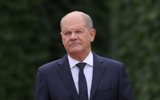 Шольц після розмови з путіним зателефонував Туску