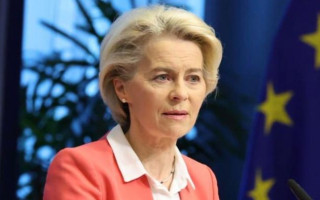 Єврокомісія не стала розкривати листування фон дер Ляєн із директором Pfizer щодо закупівлі вакцини проти COVID-19