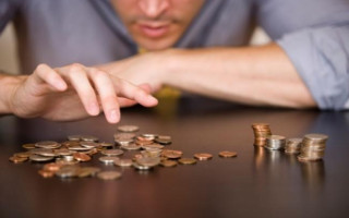 Лише 1,2% українців можуть дозволити собі все, що забажають — результати опитування