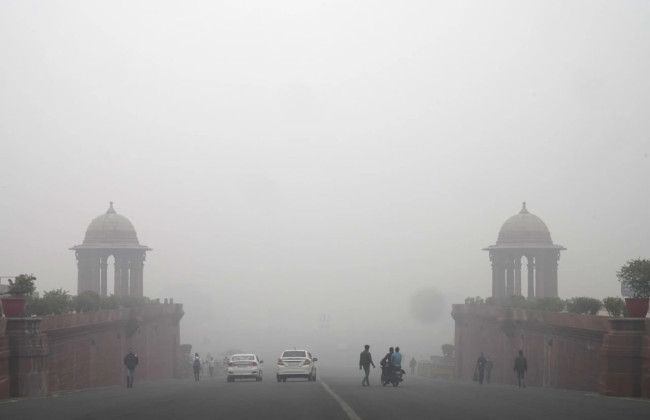 Школы закрыли, строительство остановили, транспорт не впускают, – в столице Индии рекордное загрязнение воздуха