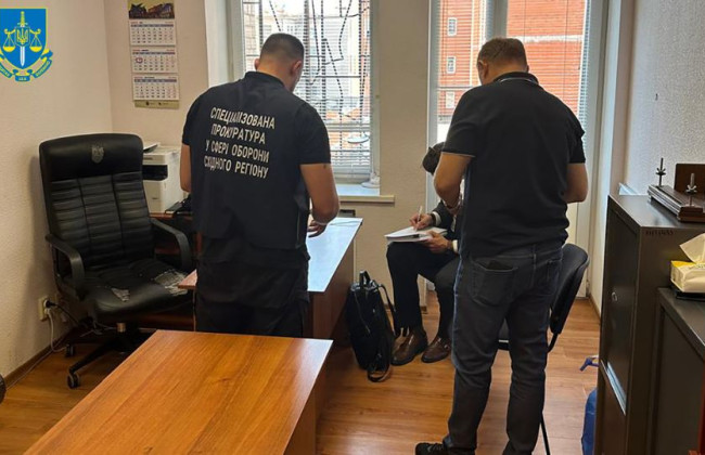 У Дніпрі викрили посадовця, який розтратив понад 3,5 млн грн під час закупівлі генераторів