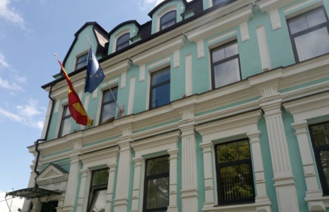 Посольство Испании в Киеве временно прекратило предоставление услуг из-за возможной атаки РФ – EFE
