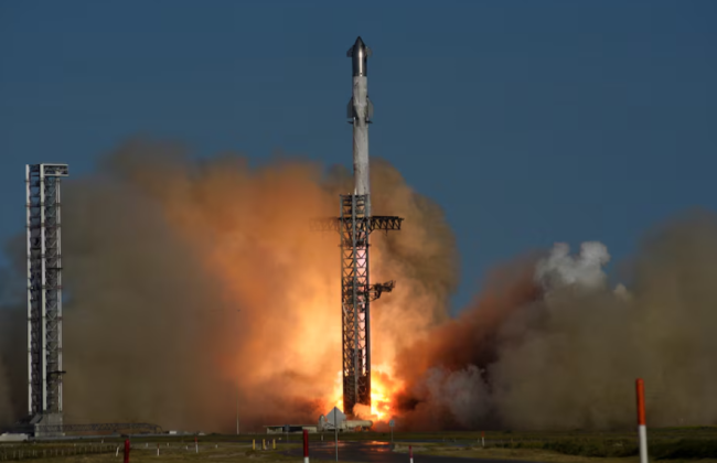 SpaceX в шестой раз испытала ракетную систему Starship — за запуском наблюдали Трамп с Маском