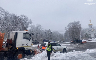 Как передвигаться по городу во время гололеда – в КГГА дали советы водителям и пешеходам