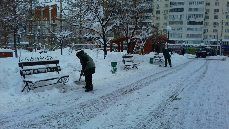 Киевлян предупреждают об гололедице на дорогах до конца суток