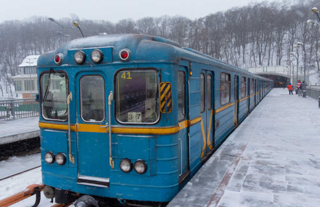 У Києві збільшать кількість поїздів метро — хочуть зменшити навантаження після повітряних тривог