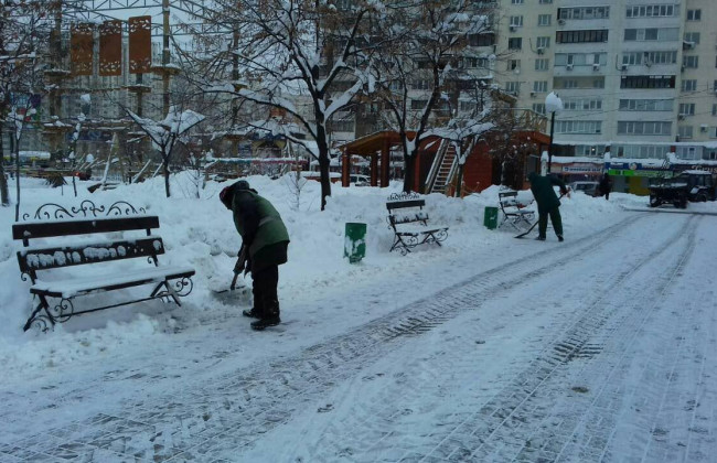 Киевлян предупреждают об гололедице на дорогах до конца суток
