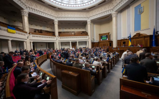 Депутати збираються передбачити, що зміни до Сімейного кодексу можуть вноситися лише окремим законом про внесення змін до СК, але практика аналогічних змін до ЦК свідчить, що ці правила не виконуються