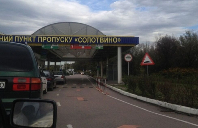 На границе с Румынией ограничили движение транспорта из-за аварийного состояния моста