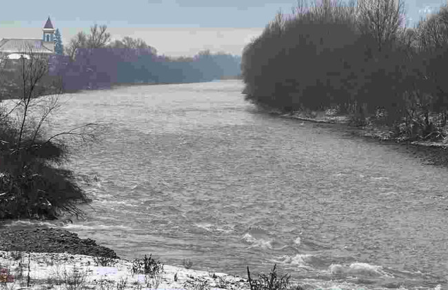 Четверо мужчин пытались за $40 тысяч «арендовать» лодку, чтобы переплыть Тису