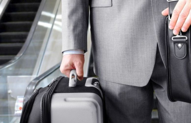 Работник направился в командировку в выходной — предусмотрены ли компенсации