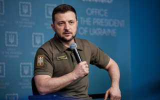 Генерали мають бути в окопах, — Зеленський