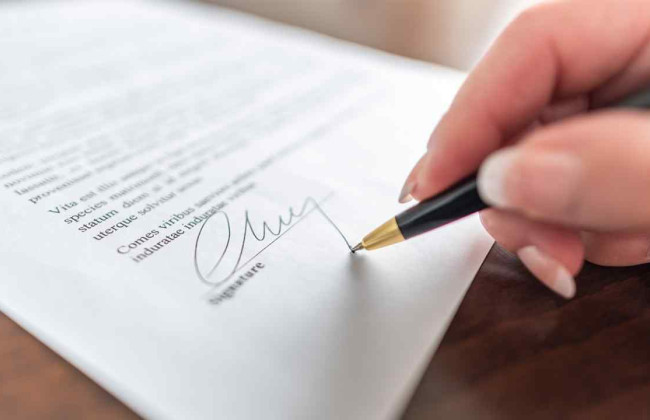 В Минюсте разъяснили, как подтвердить подлинность подписи на документах
