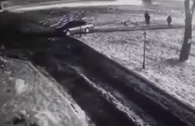 В Яремче дрифтовальщики повредили стадион «Карпаты» – видео