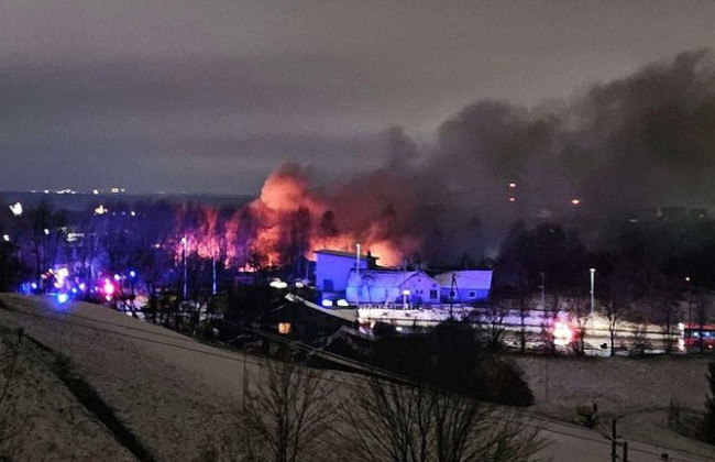 В Литве грузовой самолет упал на жилой дом – есть пострадавшие и погибший