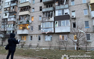 На Київщині уламками шахедів пошкоджено багатоповерхівки, фото