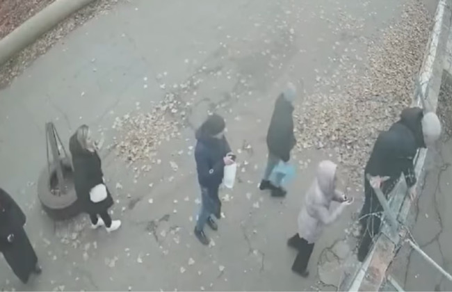 В Кривом Роге мужчина с ножом пришел в ТЦК, где задержали его сына, и угрожал военнослужащим