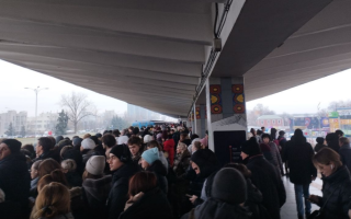 У метро Києва після тривалої повітряної тривоги виник колапс, фото