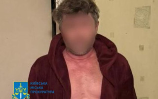 В Киеве мужчина напал с ножом на военных ТЦК