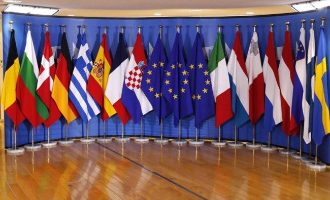 Еврокомиссия планирует сократить штат посольств ЕС по всему миру