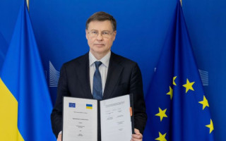 ЄС та Україна підписали меморандум, який дозволяє виділити 18,1 млрд євро з обіцяної G7 допомоги