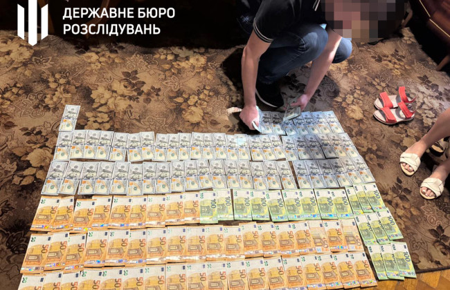 Директор благотворительного фонда и военный переправляли уклонистов за границу под видом водителей-волонтеров - ГБР