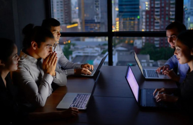 В Гоструда объяснили, как осуществляется оплата сверхурочной работы в условиях военного положения