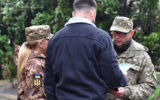 Жителька Рівненщини постане перед судом за поширення інформації про місця видачі повісток