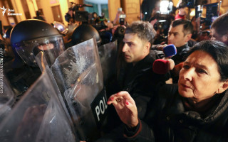 У Тбілісі почалися протести проти відмови від переговорів із ЄС, відео