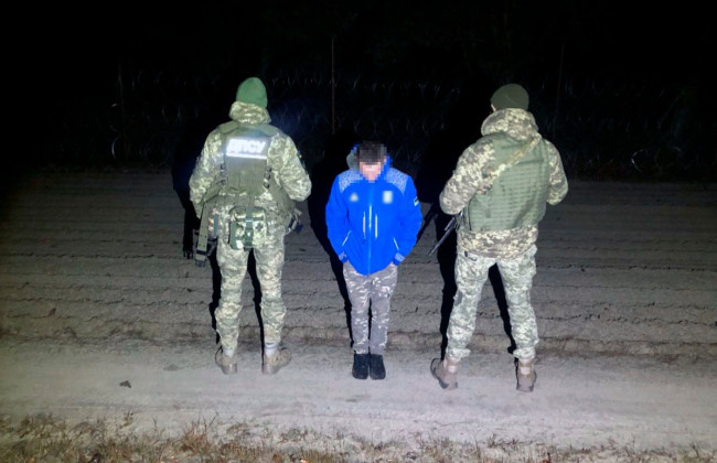 Пограничники задержали мужчину, который сквозь кустарники пробирался в Польшу