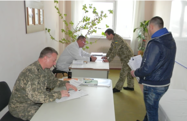 Около 45% «ограниченно пригодных» мужчин после повторного осмотра стали пригодными