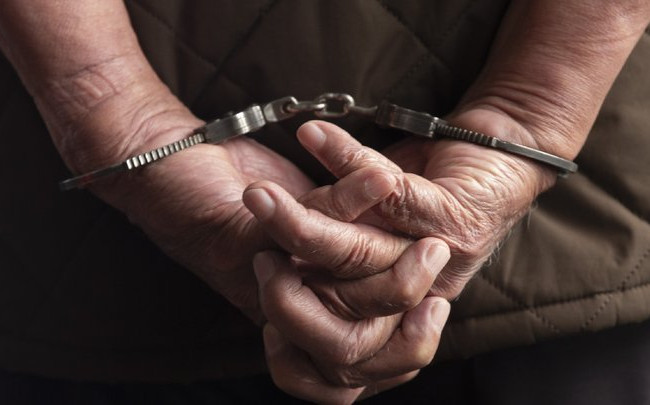 В Хмельницкой области мужчина игнорировал ограничительное предписание, за что теперь проведет 5 лет за решеткой