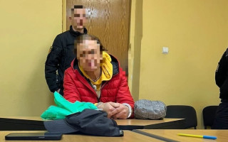 Чоловіка, який витер ноги об український прапор в Рівному, примусово лікуватимуть