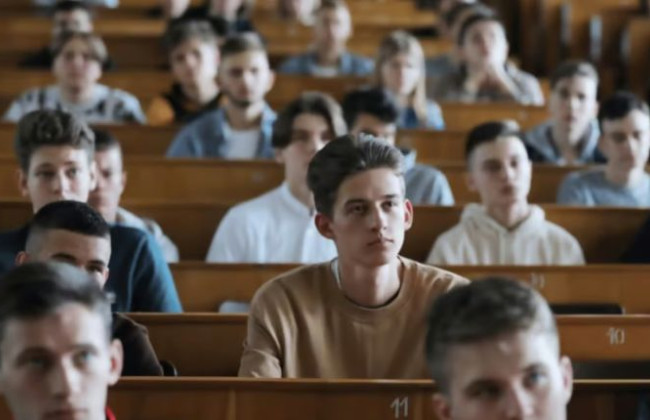 В МОН объяснили, почему среди мужчин в возрасте от 25 лет существенно спал спрос на высшее образование