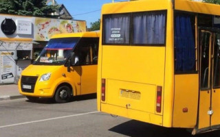У Херсоні на маршрутку з пасажирами скинули вибухівку з дрона – є загиблі