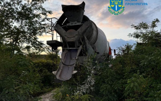 На Київщині судитимуть водія бетонозмішувача, який злив бетон у Дніпро