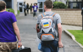 Студентам-чоловікам та викладачам дозволено виїжджати за кордон, — МОН