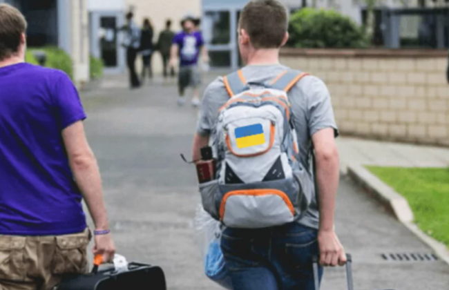 Студентам-мужчинам и преподавателям разрешено выезжать за границу, — МОН