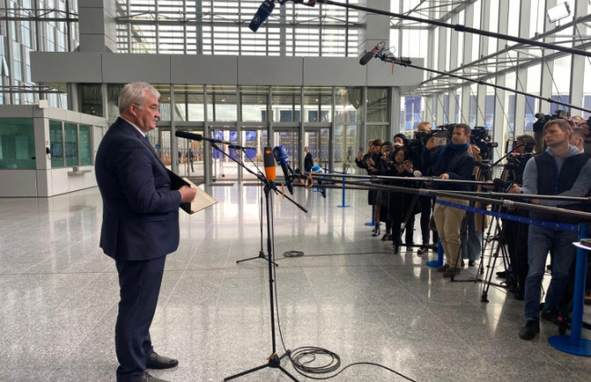 Андрей Сибига привез в штаб-квартиру НАТО оригинал Будапештского меморандума, указав на ошибки