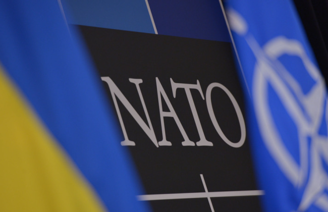 Против приглашения Украины в НАТО до сих пор выступают семь стран, — Le Monde