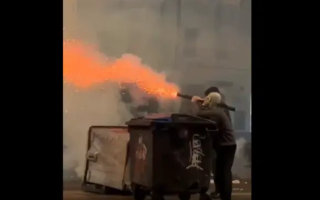 Спецназ разгоняет митингующих, митингующие применили новое оружие — в Тбилиси продолжаются протесты, видео