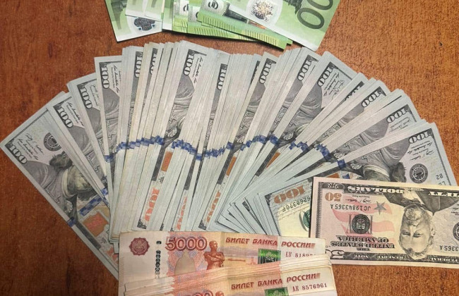 Іноземець намагався ввезти в Україну «російський гаманець»