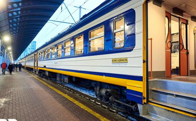 В Киеве под электропоезд, курсировавший из Дарницы в сторону Вокзальной, попал человек