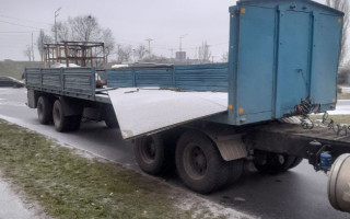 У Києві покарали водія вантажівки, який допустив падіння вантажу на проїжджу частину — фото
