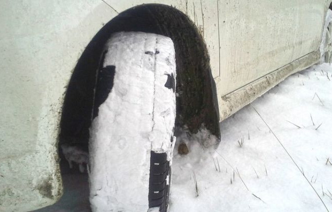 От 340 до 8500 грн — в Украине могут ввести штрафы за летнюю резину на авто во время морозов