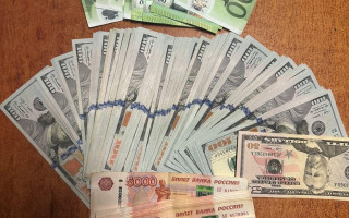 Іноземець намагався ввезти в Україну «російський гаманець»