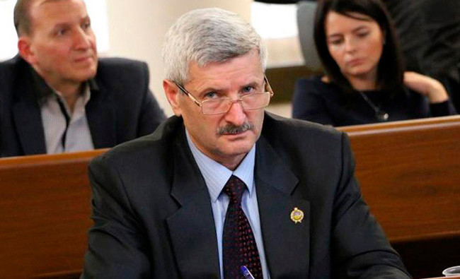 ФИЗИКА VS ПРАВА: ЗАКОЛЕБАЛО