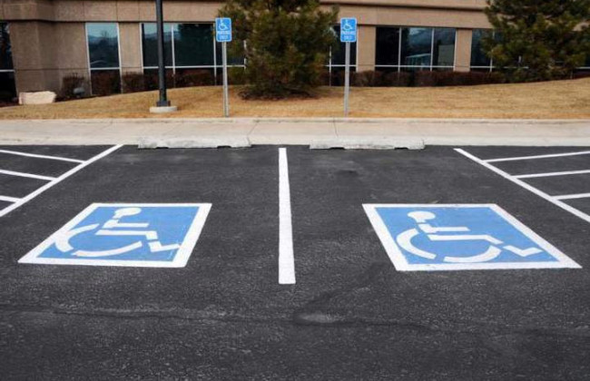 В Раде рассматривают увеличение штрафов за парковку на местах для людей с инвалидностью